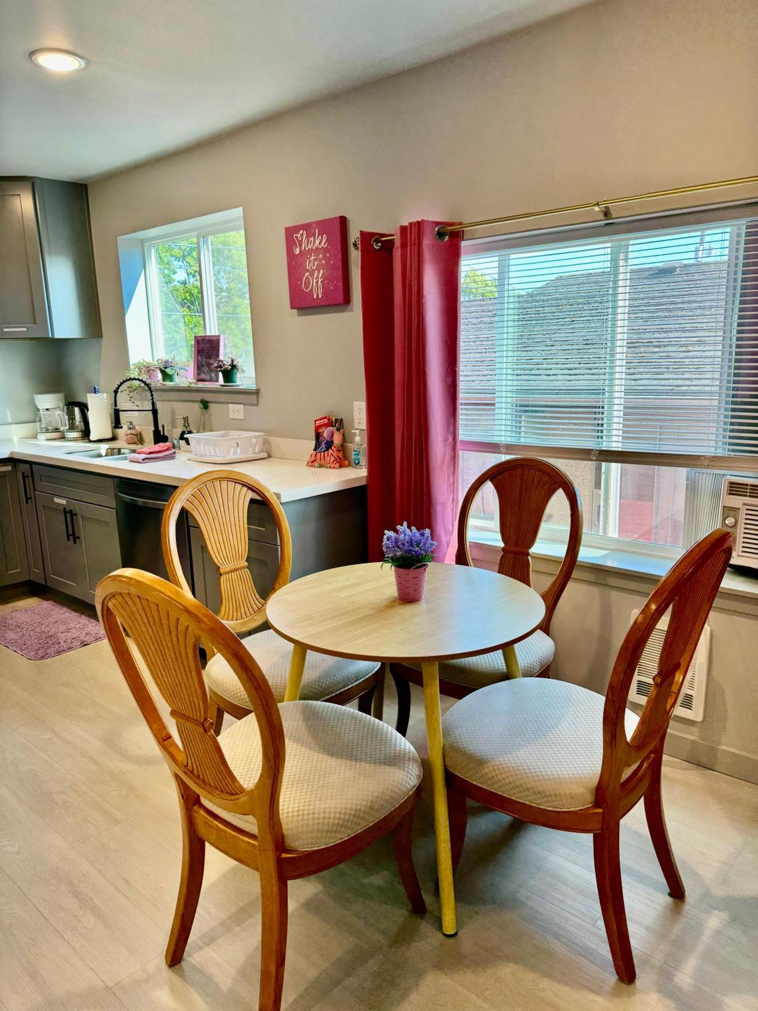 1 Bd Apt With 2 Extra Sofa Beds 13 Mins To Seatac Airport Сиатъл Екстериор снимка